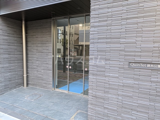 22/28 エントランス