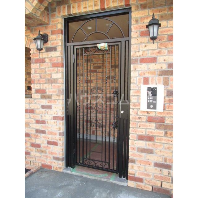 18/28 エントランス