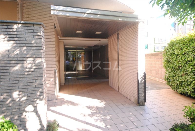 21/30 エントランス