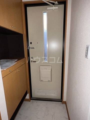 16/30 玄関