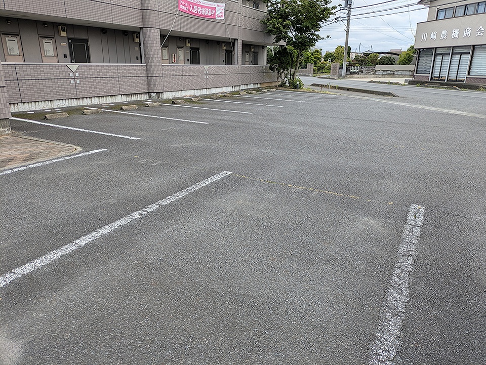 18/28 駐車場