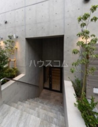 22/30 エントランス