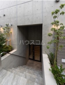 21/30 エントランス