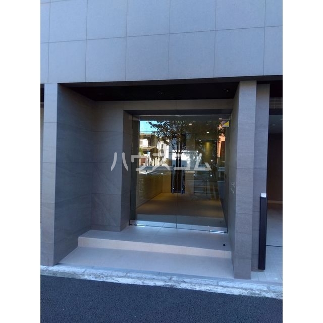 16/19 エントランス