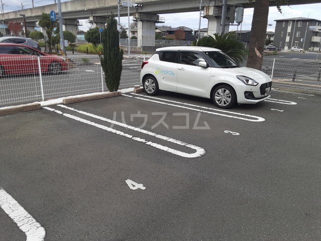 23/30 駐車場