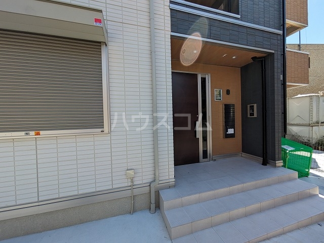 25/30 エントランス