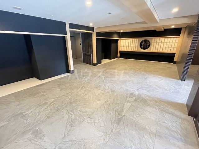 25/30 エントランス