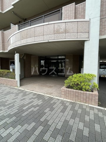 26/30 エントランス