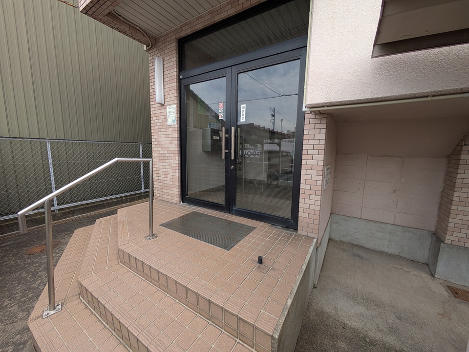 18/28 エントランス