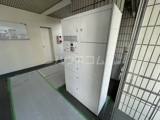 24/30 エントランス