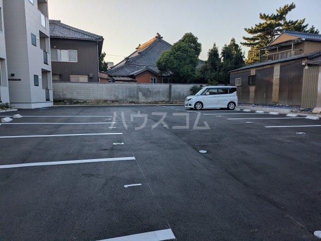 28/30 駐車場