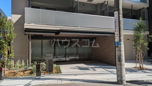 18/21 エントランス