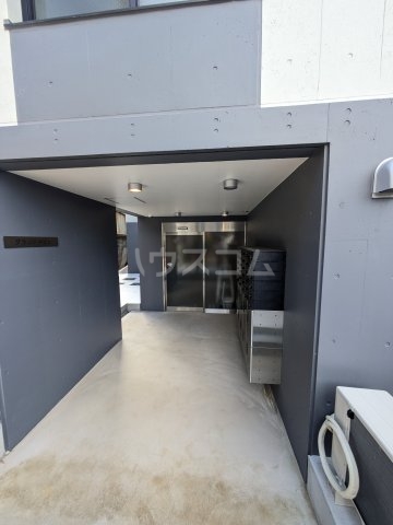 22/23 エントランス