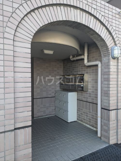 24/30 エントランス