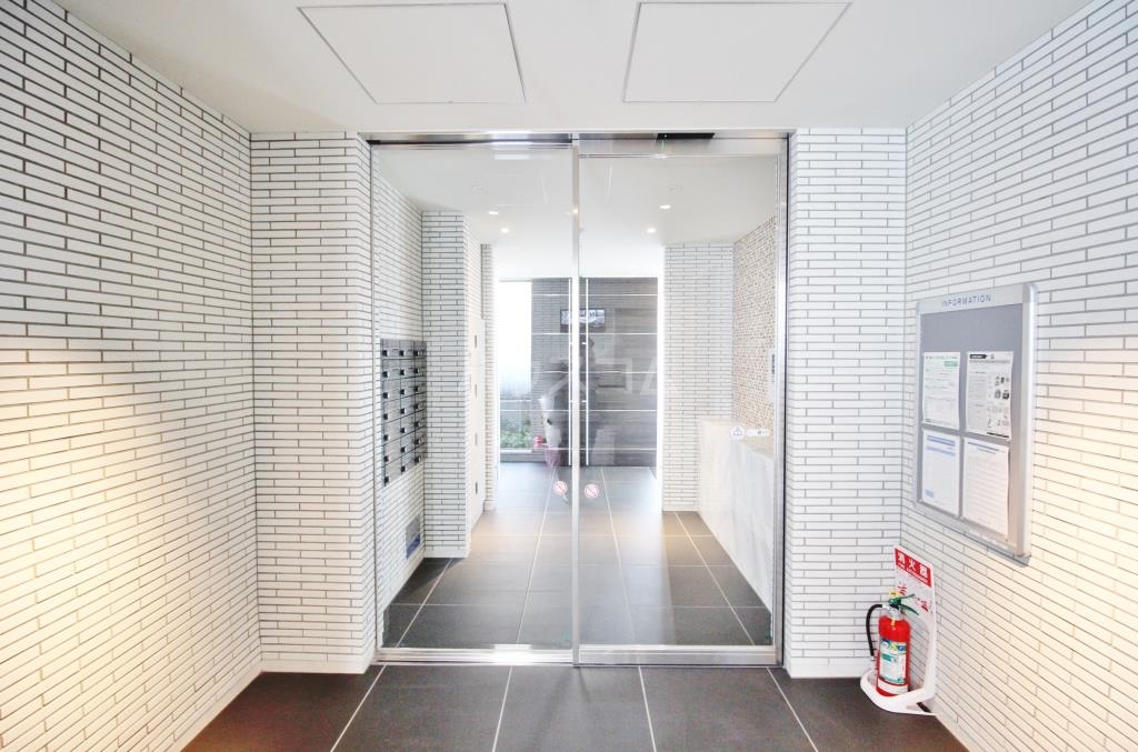 28/30 エントランス