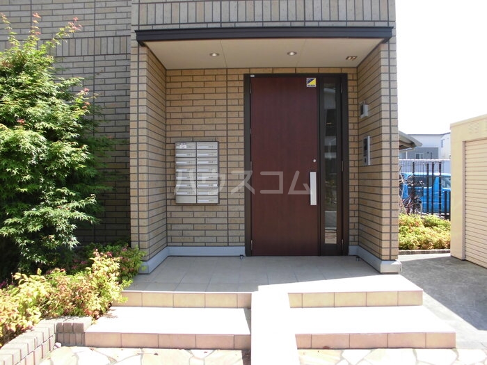 28/30 エントランス