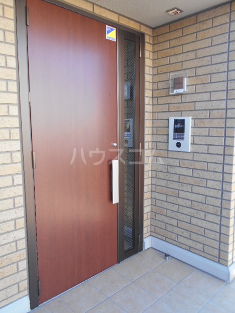 19/30 エントランス