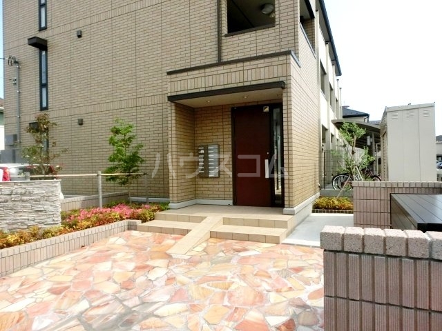 16/27 エントランス