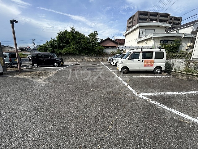 28/30 駐車場