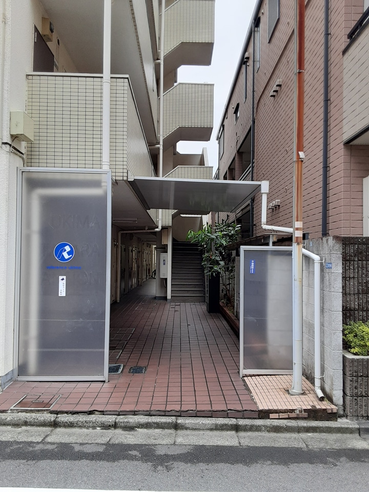 18/19 エントランス