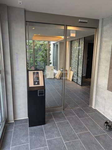 26/30 エントランス