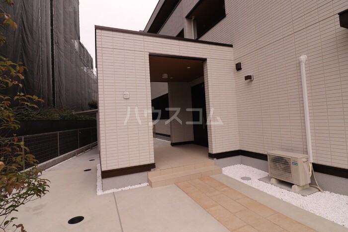 24/30 エントランス