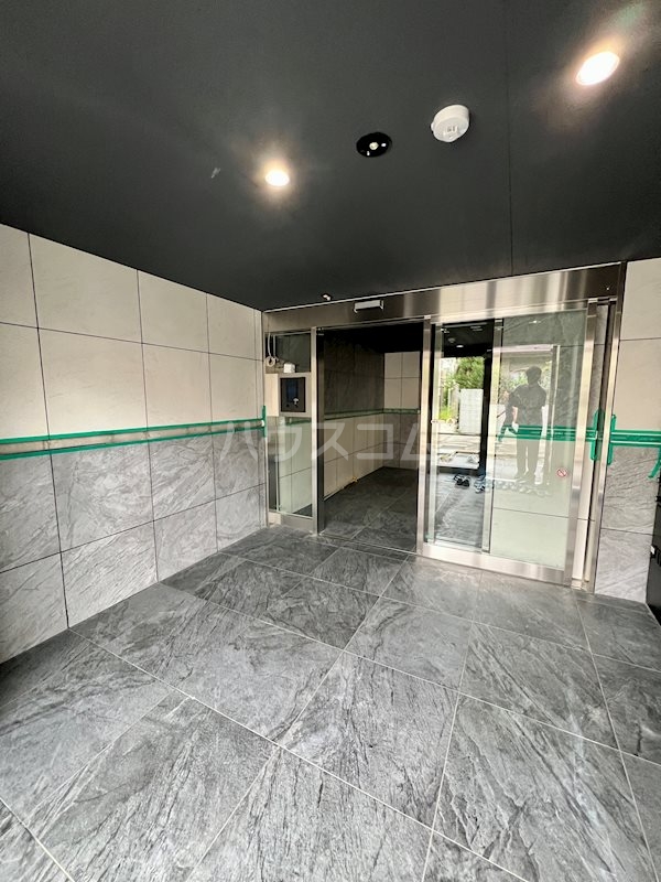 18/21 エントランス