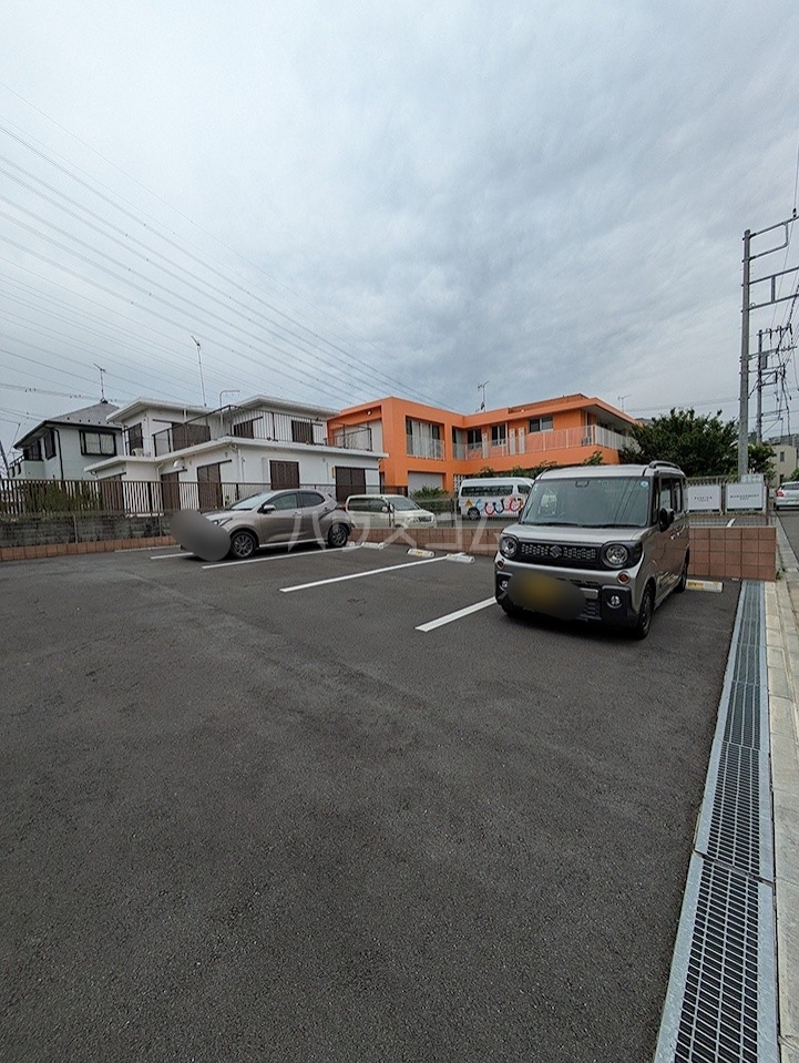 18/28 駐車場