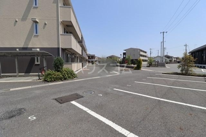 18/25 駐車場