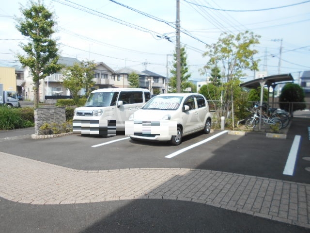 2/3 駐車場