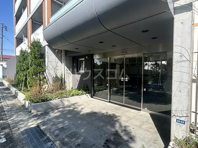 28/30 エントランス