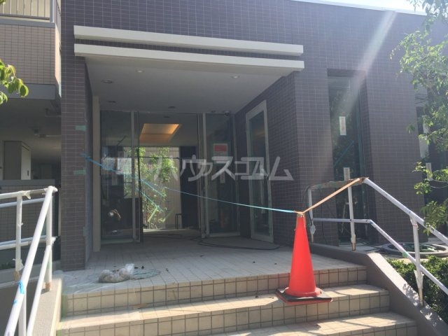 25/30 エントランス