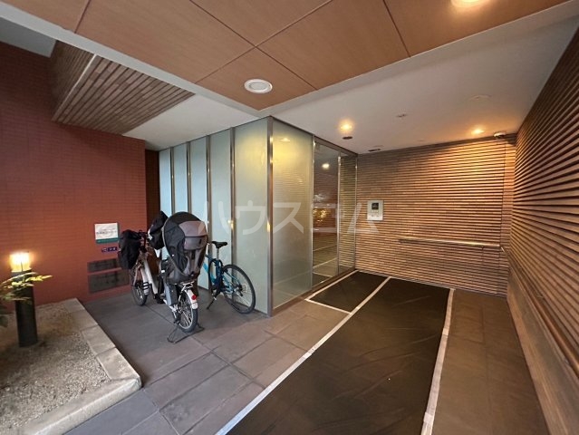 23/30 エントランス