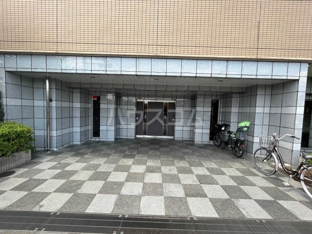 21/30 エントランス