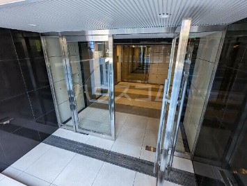 16/19 エントランス