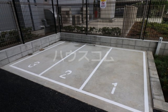 18/20 駐車場