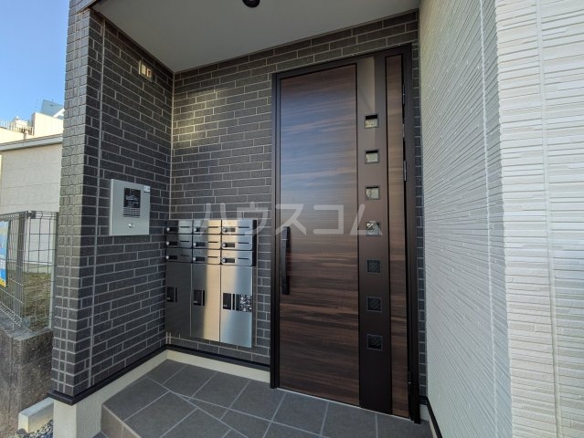 15/23 エントランス