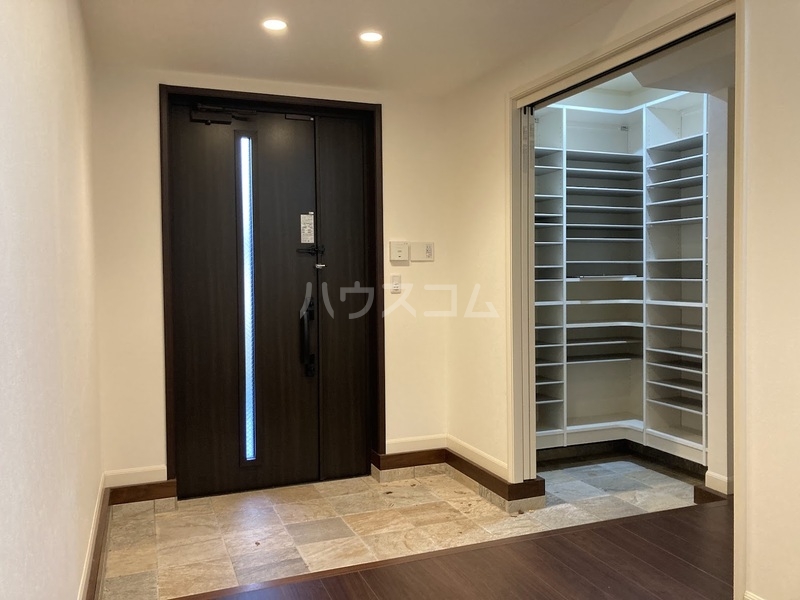 16/17 エントランス