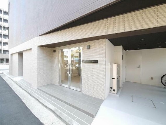 16/17 エントランス