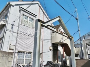 18/28 エントランス