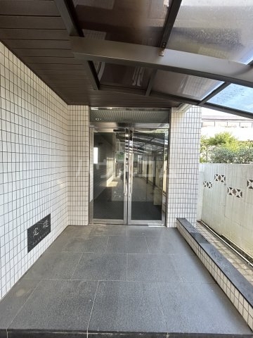 22/30 エントランス