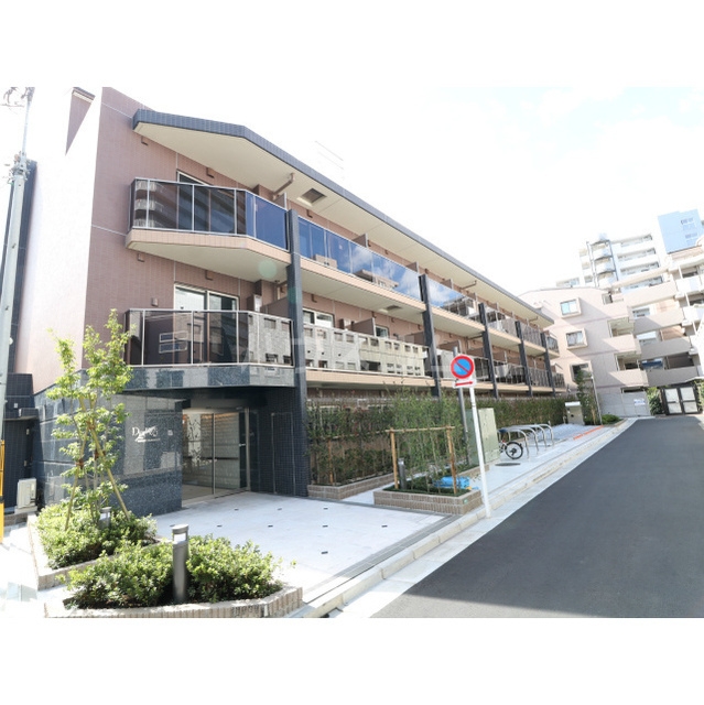 16/21 エントランス