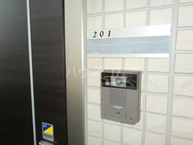 28/30 エントランス