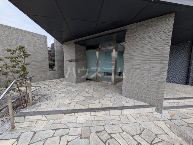 21/23 エントランス