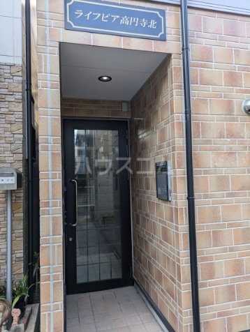 18/22 エントランス