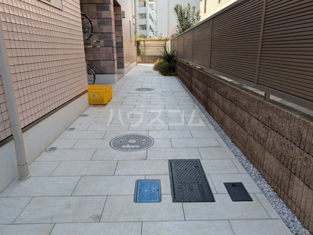 26/30 エントランス