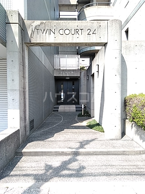 19/27 エントランス