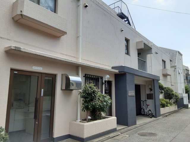 24/30 エントランス