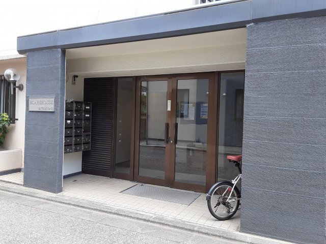 25/30 エントランス