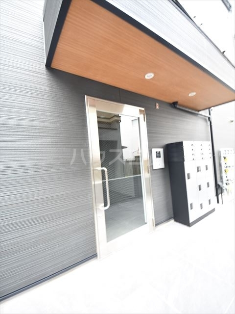 24/30 エントランス